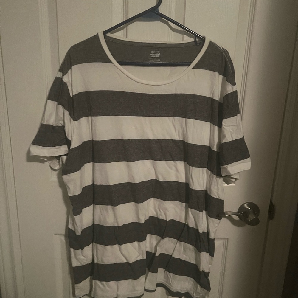 Old navy men’s t shirt